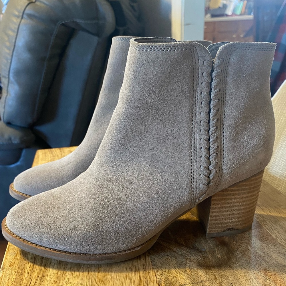 Blondo Suede Waterproof Booties Size 8 1/2 Worn Once